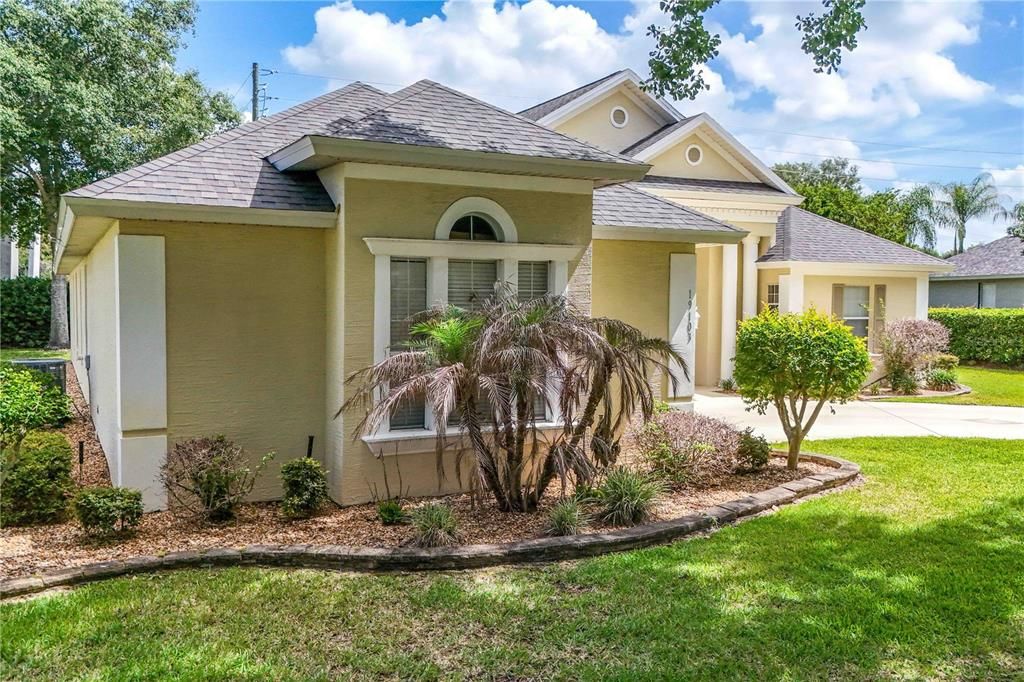 For Sale: $425,000 (3 beds, 2 baths, 2296 Square Feet)