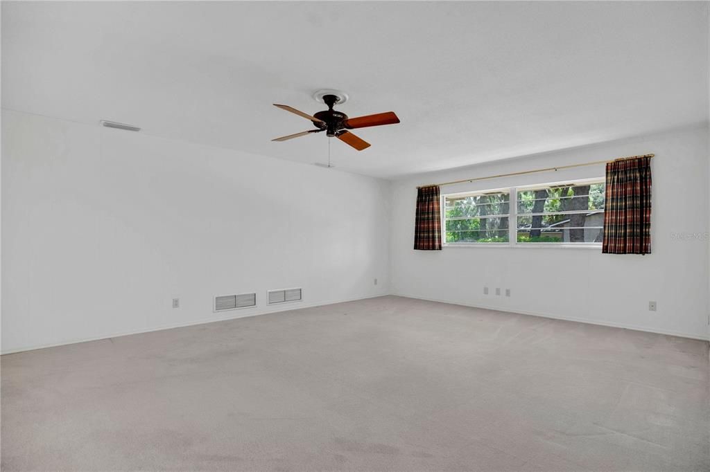 Active With Contract: $569,000 (3 beds, 2 baths, 2202 Square Feet)
