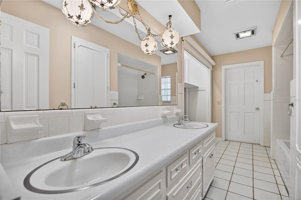Active With Contract: $569,000 (3 beds, 2 baths, 2202 Square Feet)
