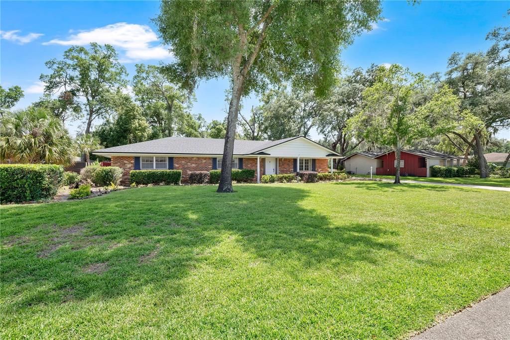 Active With Contract: $569,000 (3 beds, 2 baths, 2202 Square Feet)