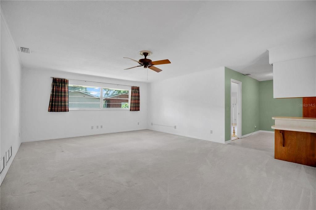 Active With Contract: $569,000 (3 beds, 2 baths, 2202 Square Feet)