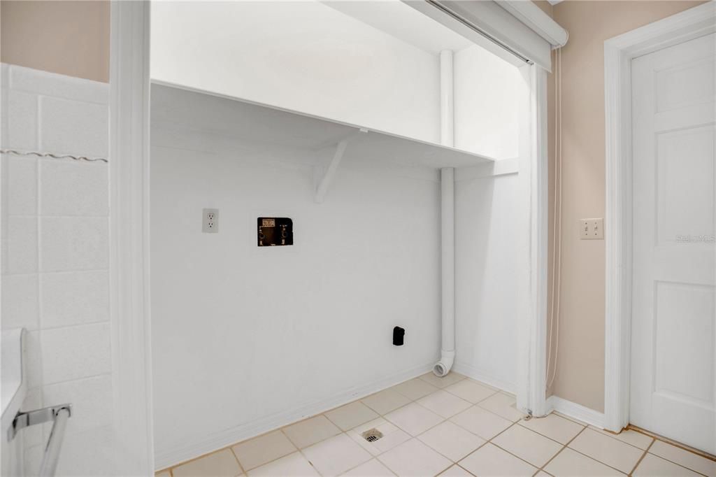 Active With Contract: $569,000 (3 beds, 2 baths, 2202 Square Feet)