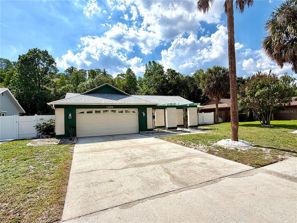 For Sale: $475,000 (3 beds, 2 baths, 1602 Square Feet)