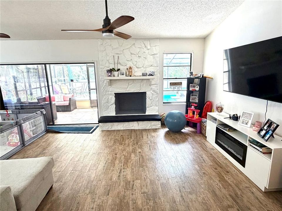 For Sale: $475,000 (3 beds, 2 baths, 1602 Square Feet)
