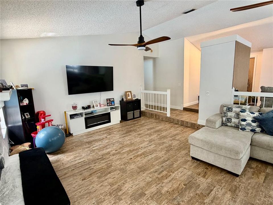 For Sale: $475,000 (3 beds, 2 baths, 1602 Square Feet)