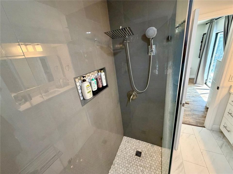 For Sale: $475,000 (3 beds, 2 baths, 1602 Square Feet)