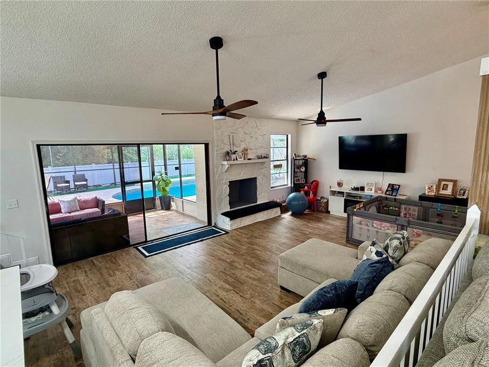 For Sale: $475,000 (3 beds, 2 baths, 1602 Square Feet)