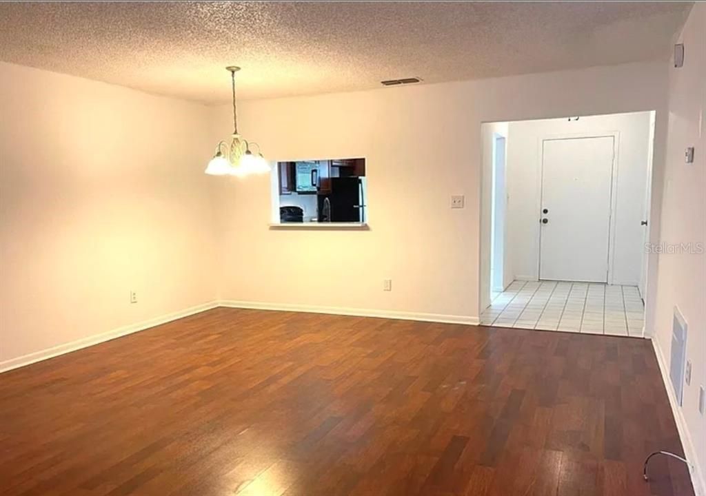 В аренду: $1,800 (2 спален, 2 ванн, 1089 Квадратных фут)