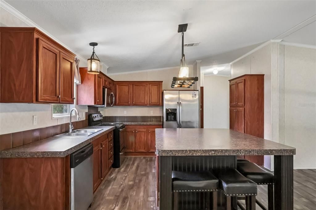 For Sale: $345,000 (3 beds, 2 baths, 1300 Square Feet)