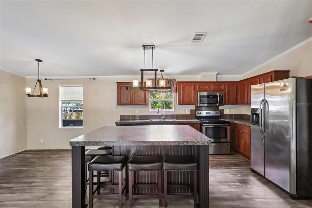 For Sale: $345,000 (3 beds, 2 baths, 1300 Square Feet)