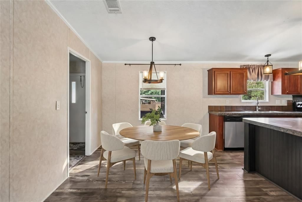 For Sale: $345,000 (3 beds, 2 baths, 1300 Square Feet)
