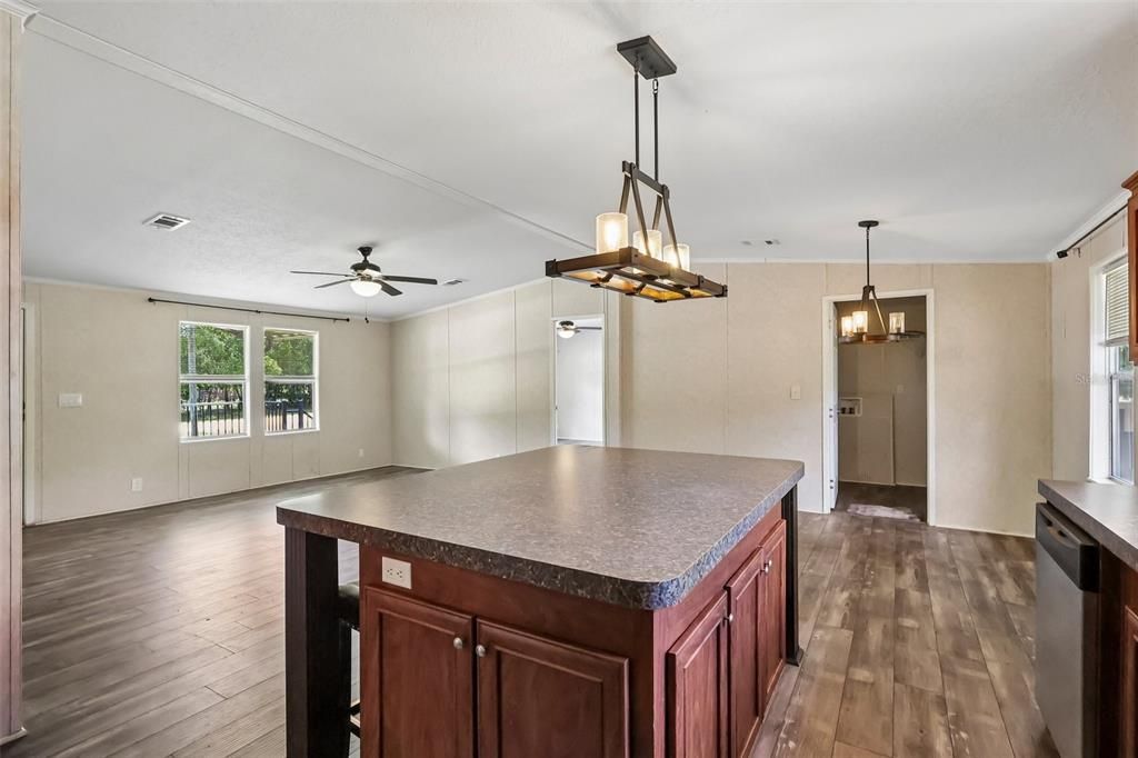 For Sale: $345,000 (3 beds, 2 baths, 1300 Square Feet)