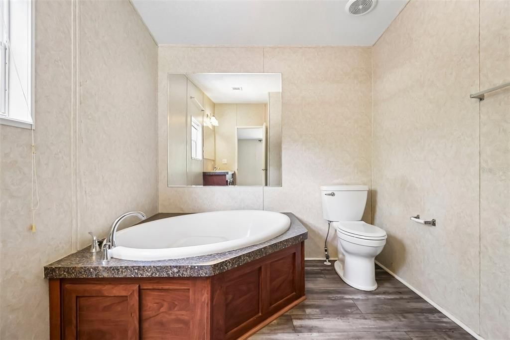 For Sale: $345,000 (3 beds, 2 baths, 1300 Square Feet)