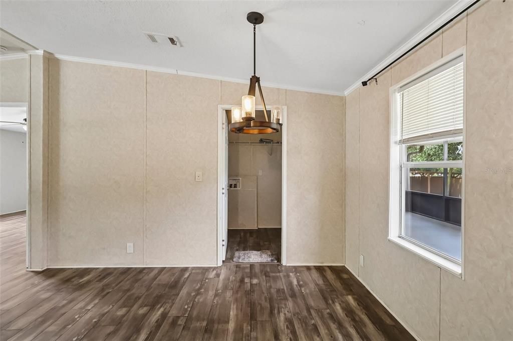 For Sale: $345,000 (3 beds, 2 baths, 1300 Square Feet)