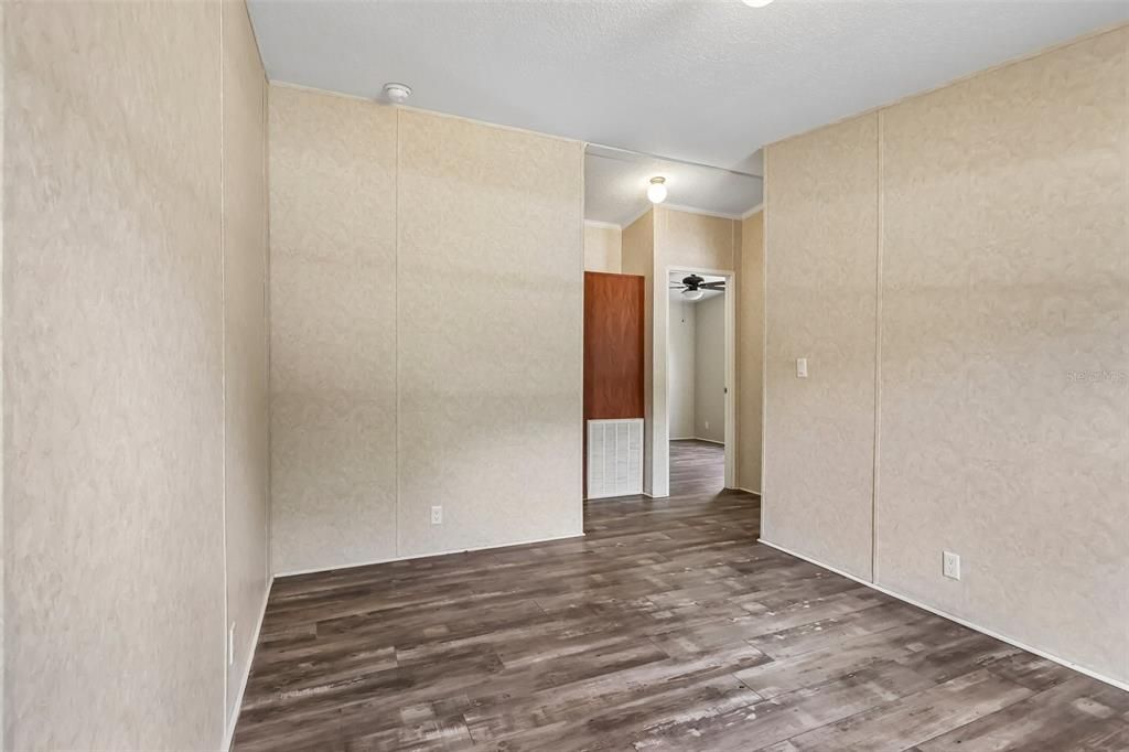 For Sale: $345,000 (3 beds, 2 baths, 1300 Square Feet)