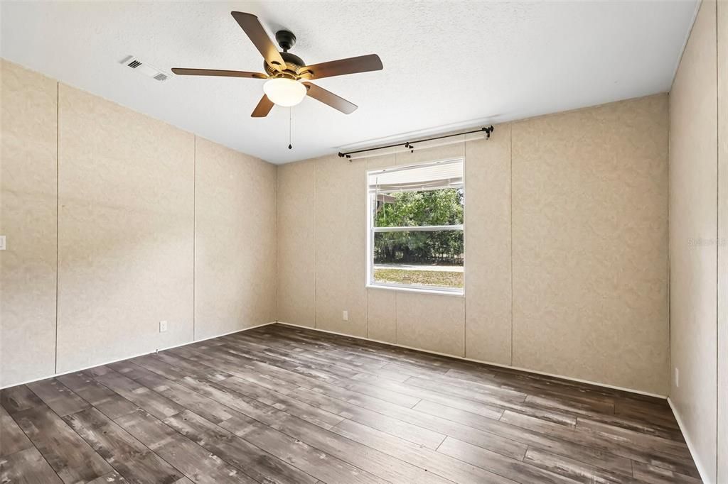 For Sale: $345,000 (3 beds, 2 baths, 1300 Square Feet)
