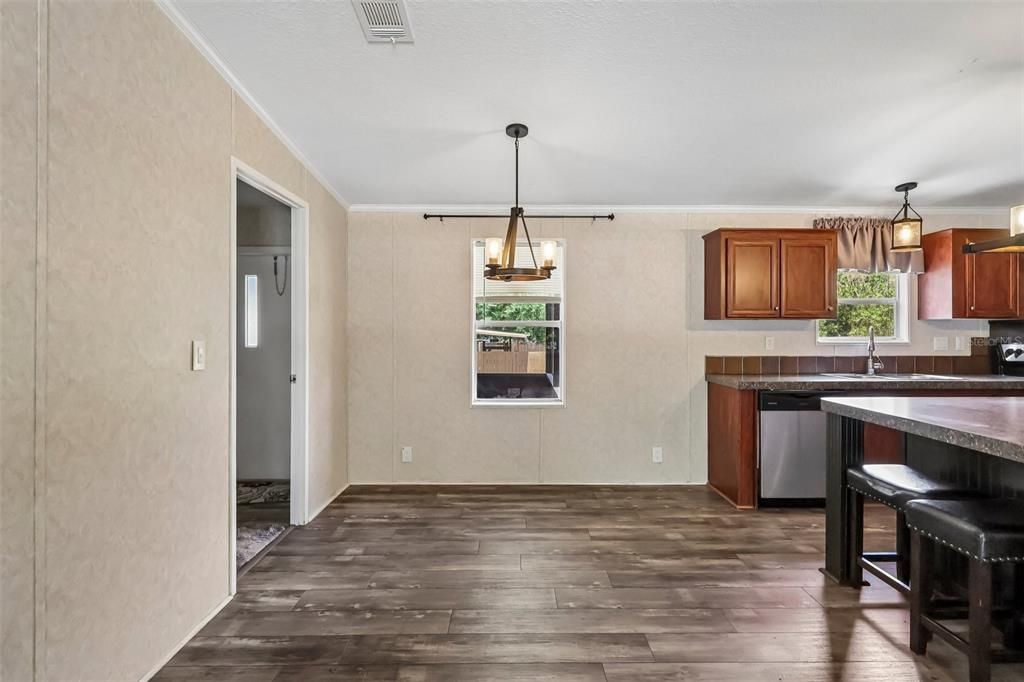 For Sale: $345,000 (3 beds, 2 baths, 1300 Square Feet)