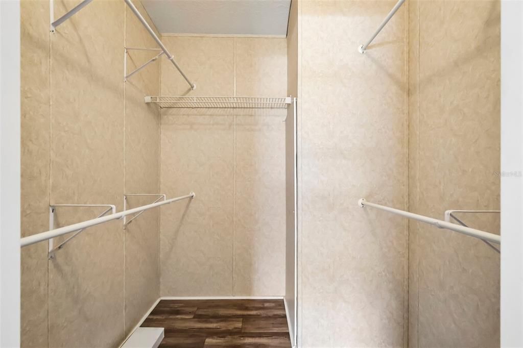 For Sale: $345,000 (3 beds, 2 baths, 1300 Square Feet)