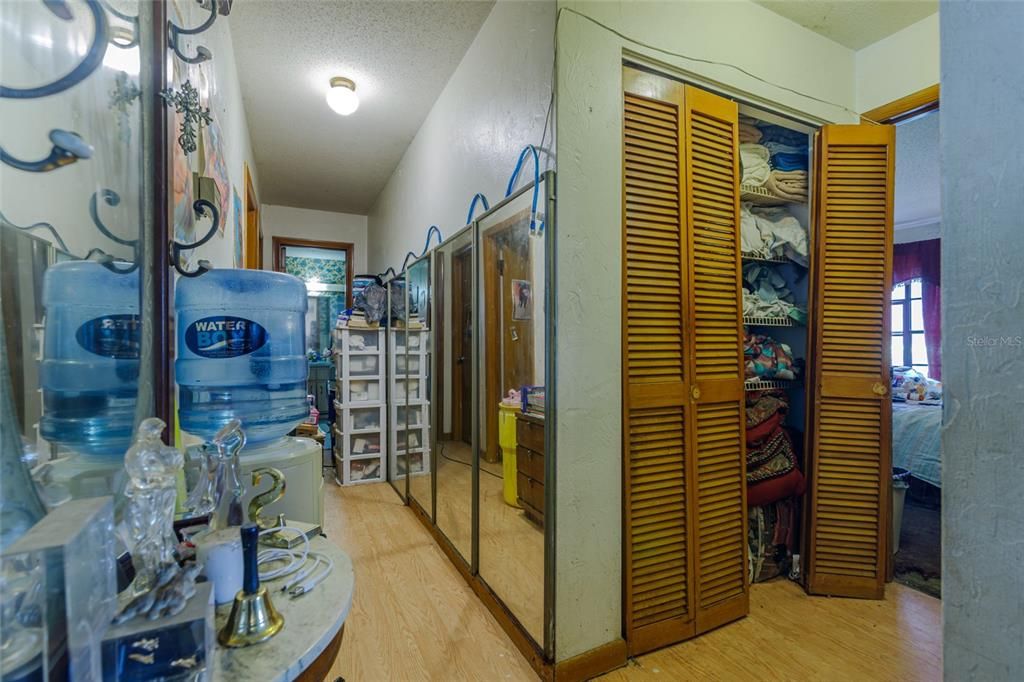 На продажу: $199,000 (3 спален, 2 ванн, 1826 Квадратных фут)