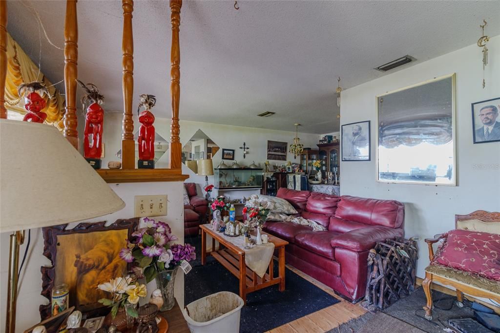 На продажу: $199,000 (3 спален, 2 ванн, 1826 Квадратных фут)