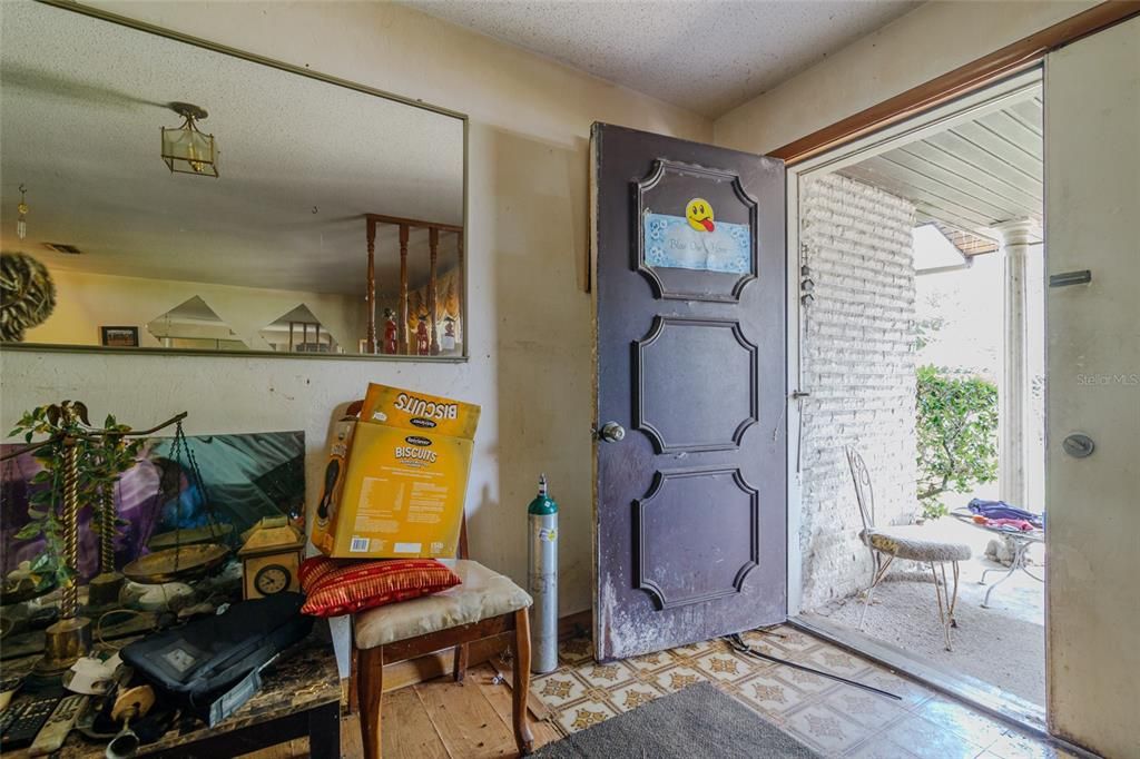 На продажу: $199,000 (3 спален, 2 ванн, 1826 Квадратных фут)