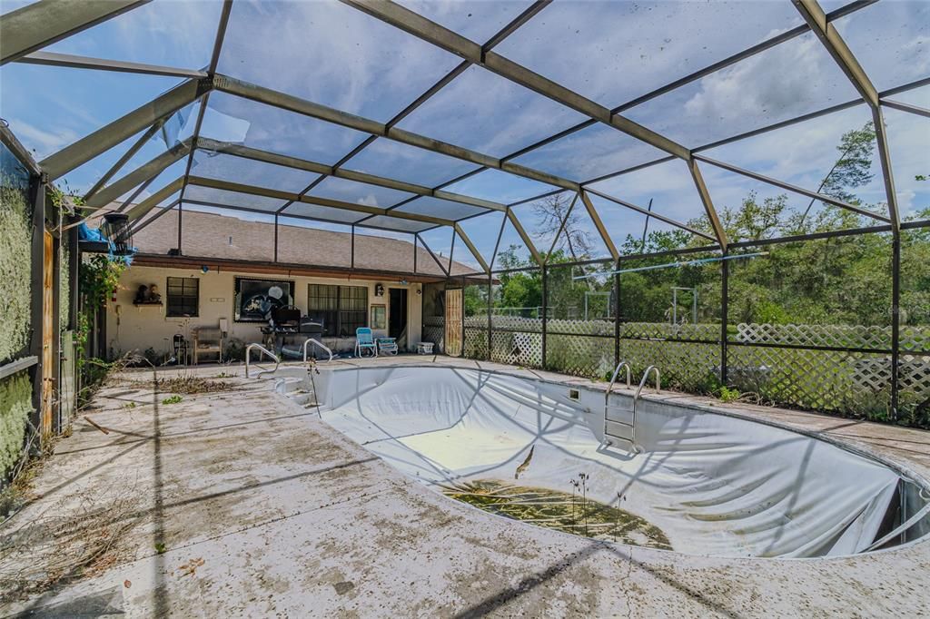 На продажу: $199,000 (3 спален, 2 ванн, 1826 Квадратных фут)