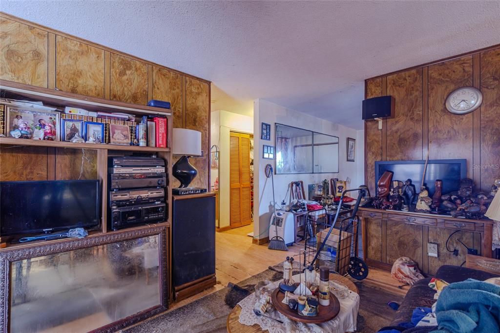 На продажу: $199,000 (3 спален, 2 ванн, 1826 Квадратных фут)