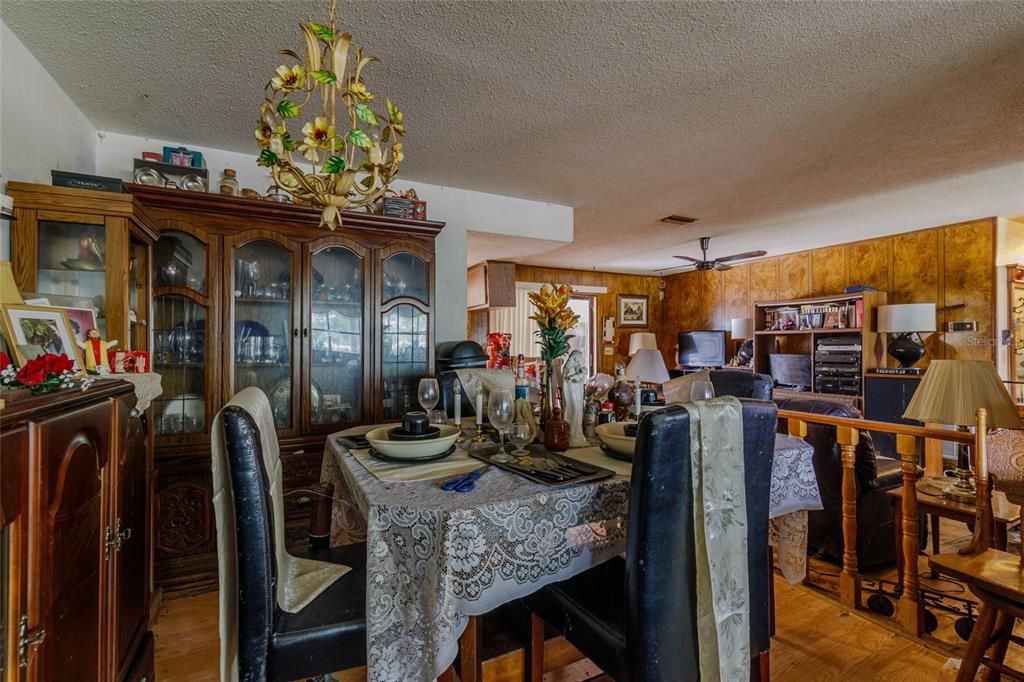 На продажу: $199,000 (3 спален, 2 ванн, 1826 Квадратных фут)