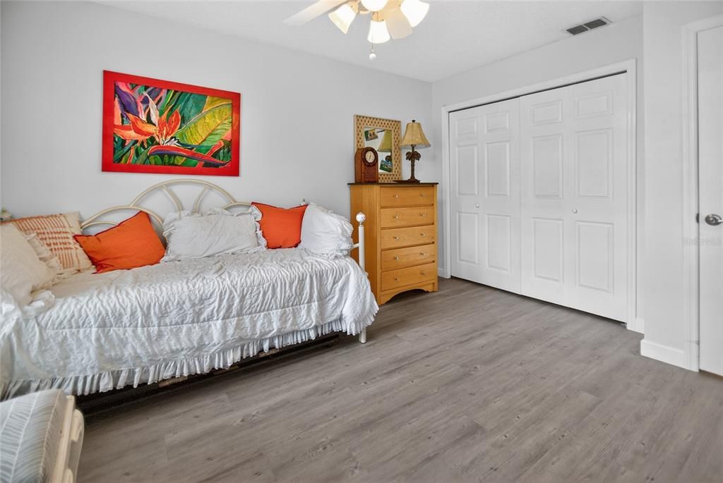 Active With Contract: $289,900 (2 beds, 2 baths, 1180 Square Feet)