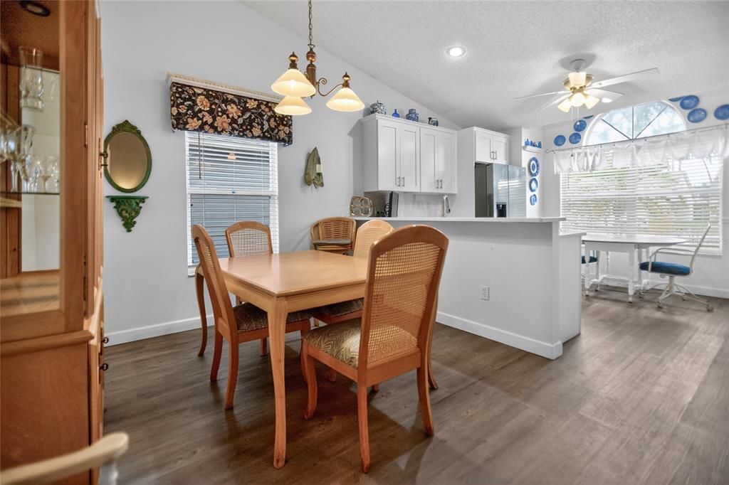 Active With Contract: $289,900 (2 beds, 2 baths, 1180 Square Feet)