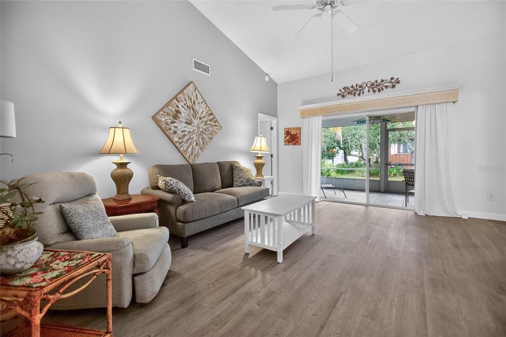 Active With Contract: $289,900 (2 beds, 2 baths, 1180 Square Feet)
