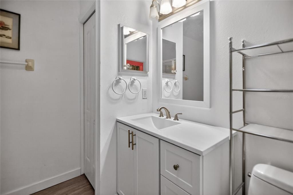 Active With Contract: $289,900 (2 beds, 2 baths, 1180 Square Feet)