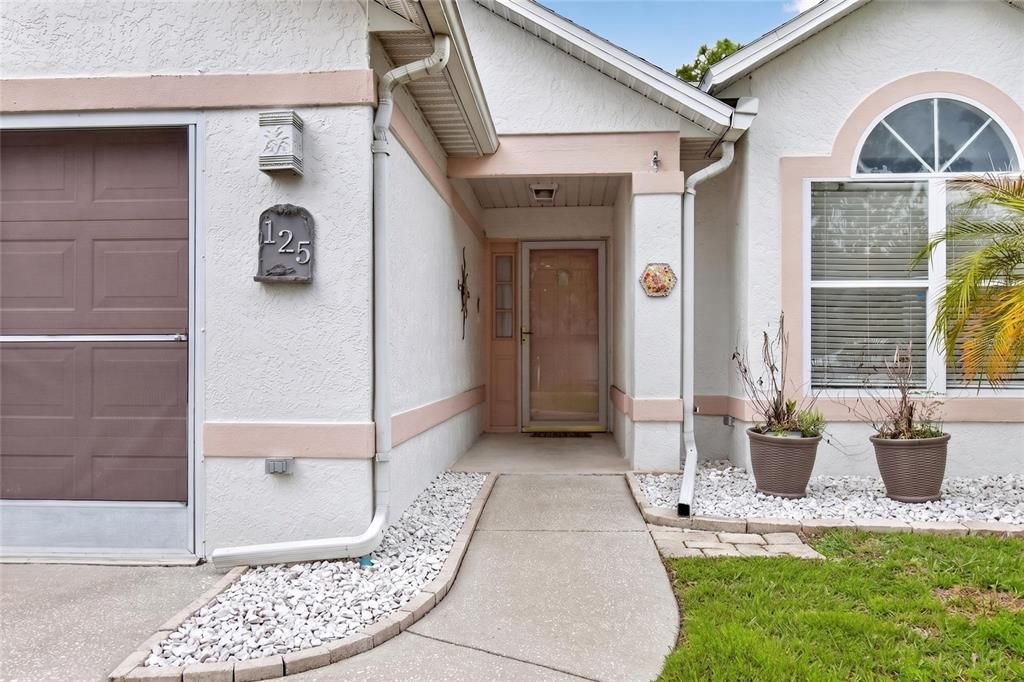 Active With Contract: $289,900 (2 beds, 2 baths, 1180 Square Feet)
