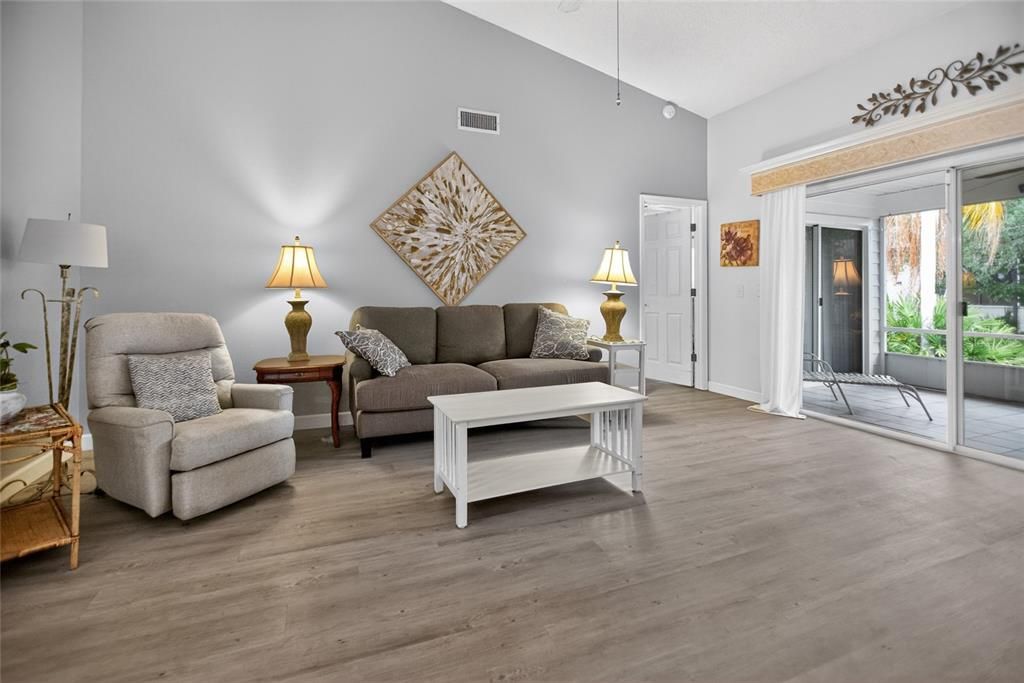 Active With Contract: $289,900 (2 beds, 2 baths, 1180 Square Feet)