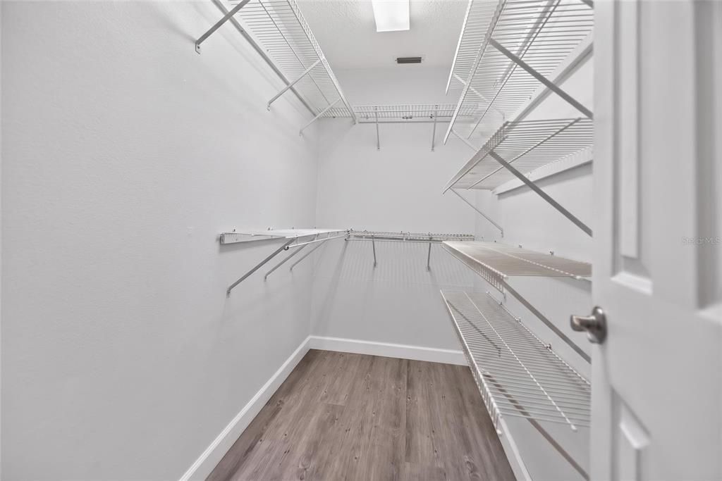 Active With Contract: $289,900 (2 beds, 2 baths, 1180 Square Feet)