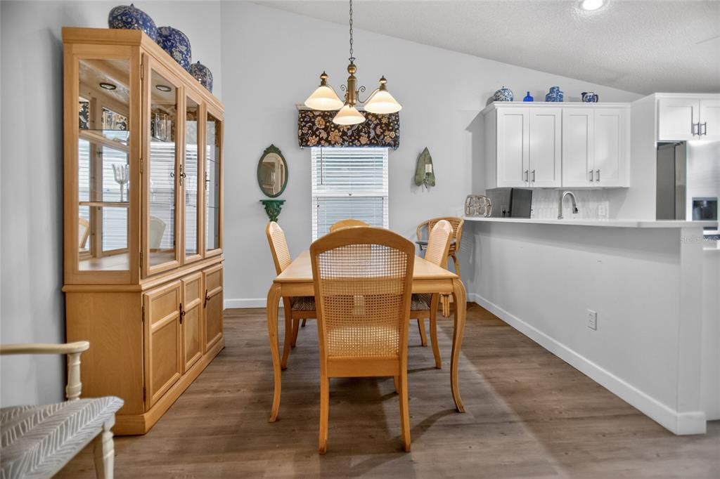 Active With Contract: $289,900 (2 beds, 2 baths, 1180 Square Feet)