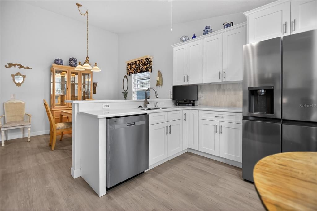 Active With Contract: $289,900 (2 beds, 2 baths, 1180 Square Feet)