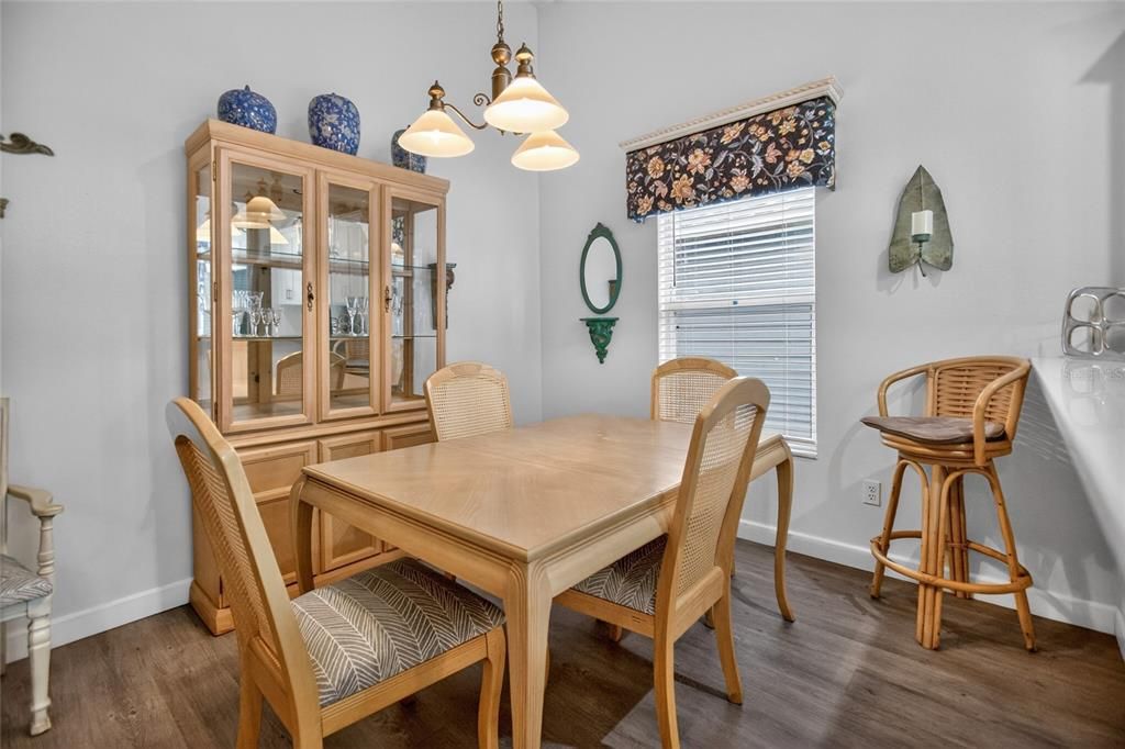 Active With Contract: $289,900 (2 beds, 2 baths, 1180 Square Feet)