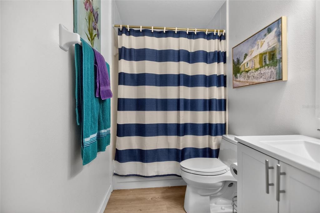 Active With Contract: $289,900 (2 beds, 2 baths, 1180 Square Feet)