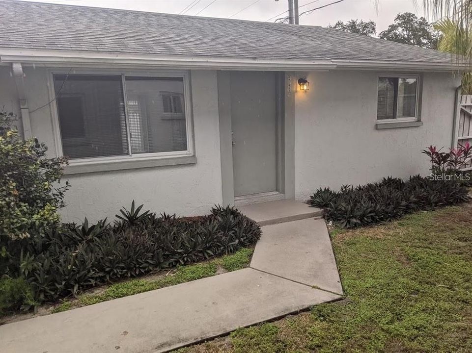 For Rent: $1,700 (2 beds, 1 baths, 1000 Square Feet)