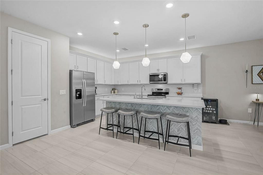 For Sale: $779,900 (5 beds, 4 baths, 3422 Square Feet)
