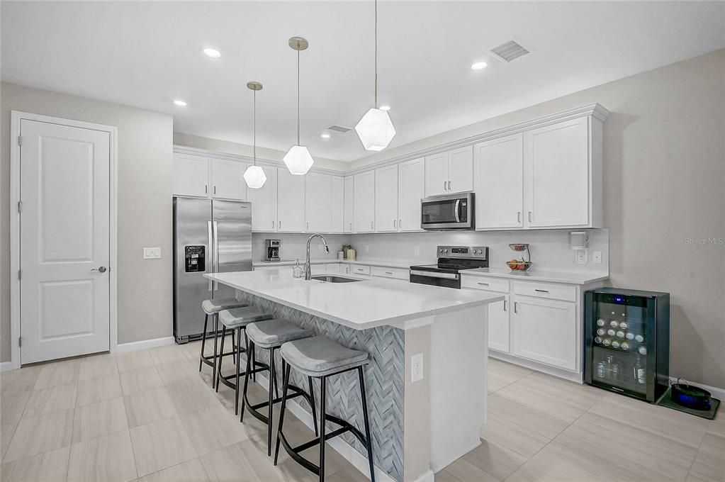 For Sale: $779,900 (5 beds, 4 baths, 3422 Square Feet)