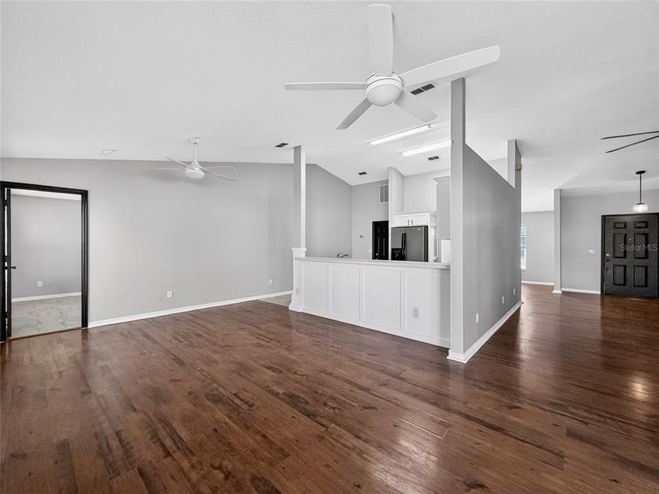 For Sale: $289,000 (3 beds, 2 baths, 1733 Square Feet)