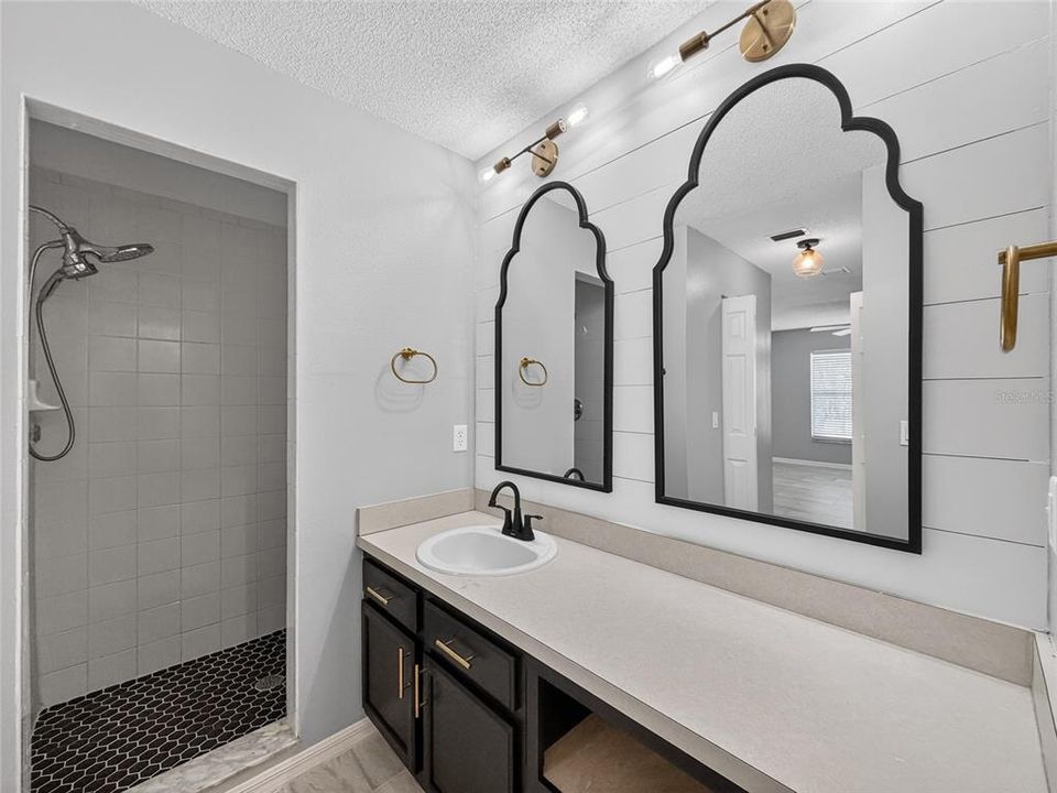 For Sale: $289,000 (3 beds, 2 baths, 1733 Square Feet)