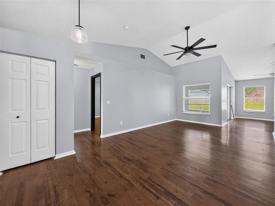 For Sale: $289,000 (3 beds, 2 baths, 1733 Square Feet)