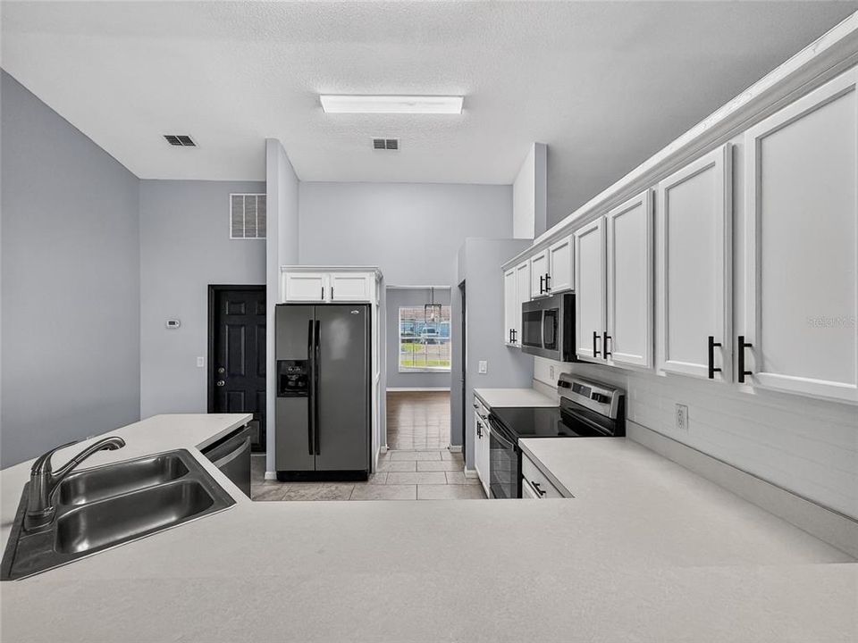 For Sale: $289,000 (3 beds, 2 baths, 1733 Square Feet)