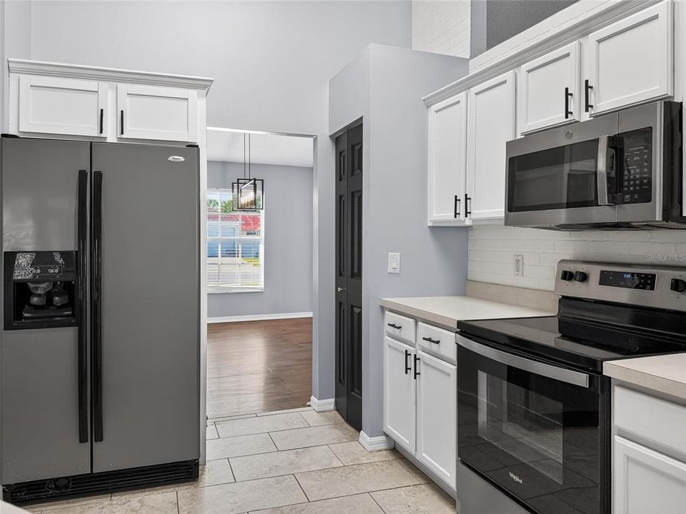For Sale: $289,000 (3 beds, 2 baths, 1733 Square Feet)