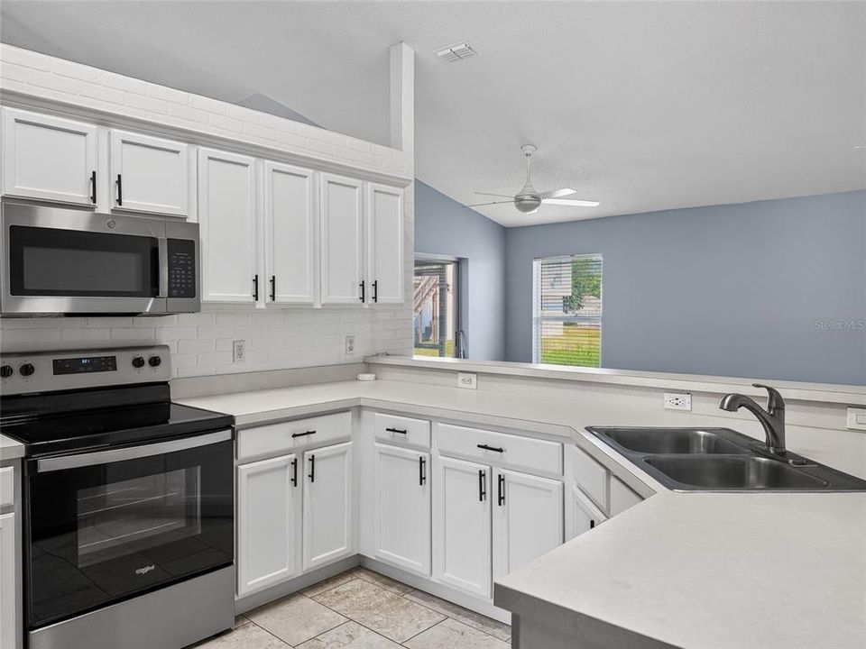 For Sale: $289,000 (3 beds, 2 baths, 1733 Square Feet)