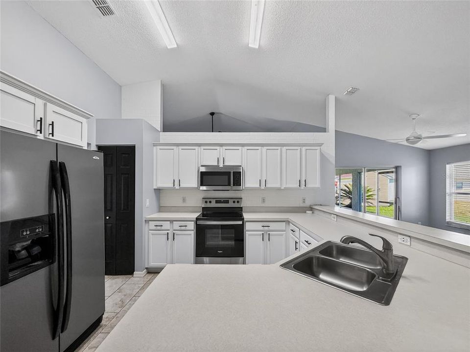 For Sale: $289,000 (3 beds, 2 baths, 1733 Square Feet)