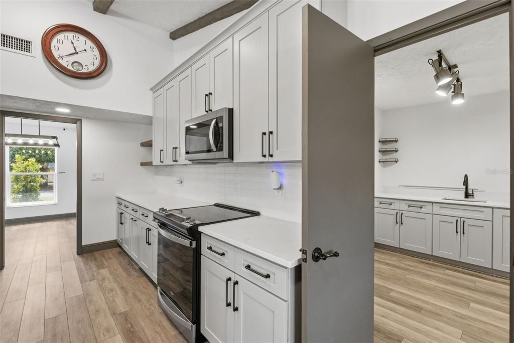 For Sale: $489,000 (3 beds, 2 baths, 2061 Square Feet)